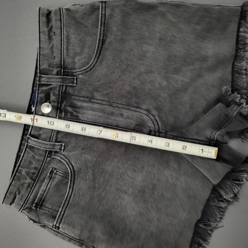 Hollister Ultra High-Rise‎ Mom Shorts Black Wash Vintage Stretch Sz 0 W24 Frayed